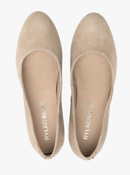 Beige low block-heel pumps