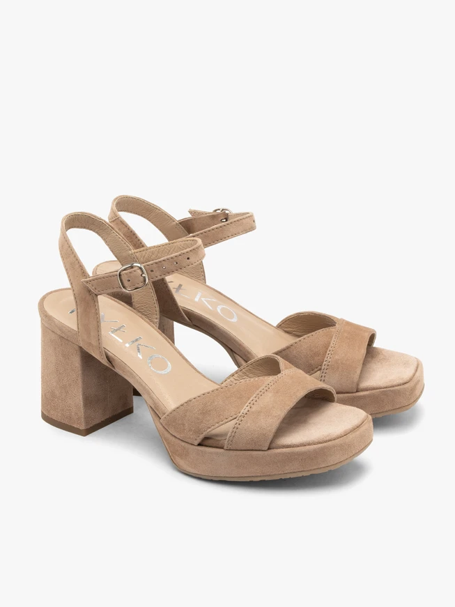 Beige Block- und Ballsandalen