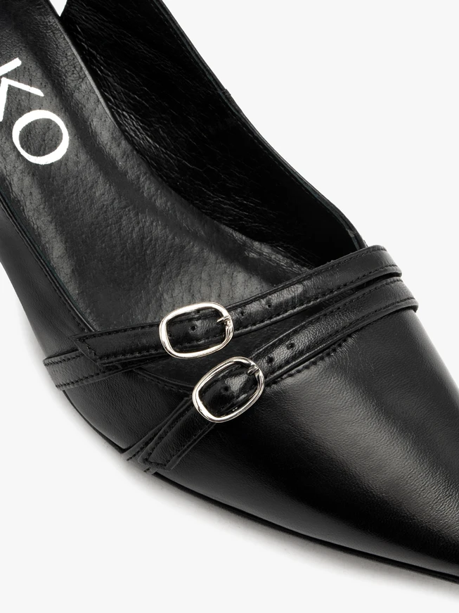 Schwarze Slingback-Pumps mit dekorativen Riemchen