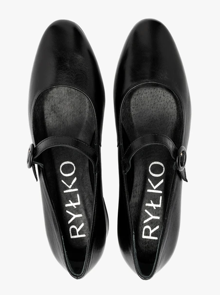 Black strap pumps with low block heel