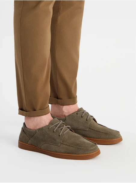 Green men’s lace-up shoes