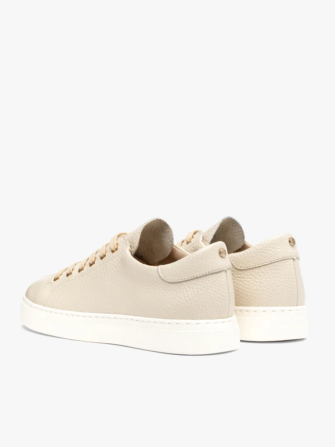 Beige Sporthalbschuhe mit goldenen Ösen
