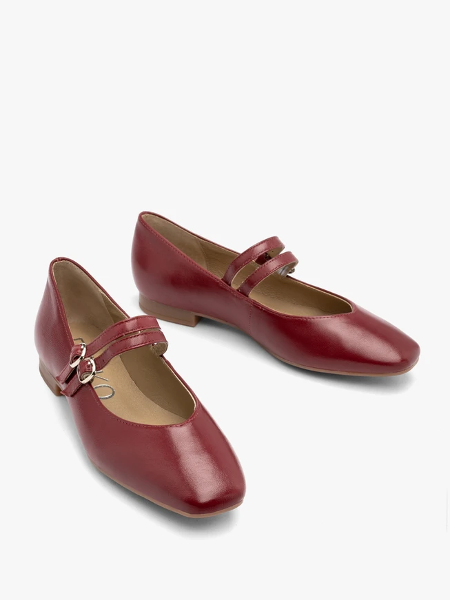 Kastanienbraune Ballerinas mit zwei Riemen