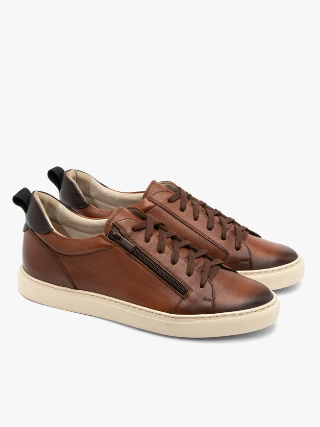 Braune Herren-Turnschuhe mit dekorativem Reißverschluss