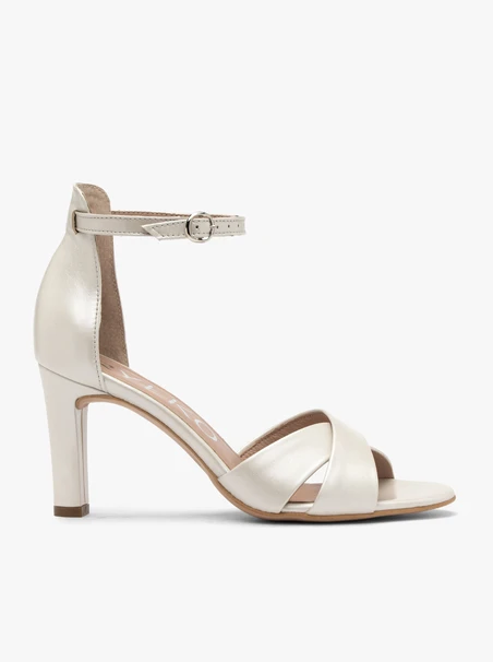 Perlensandalen mit klobigem Stilettoabsatz