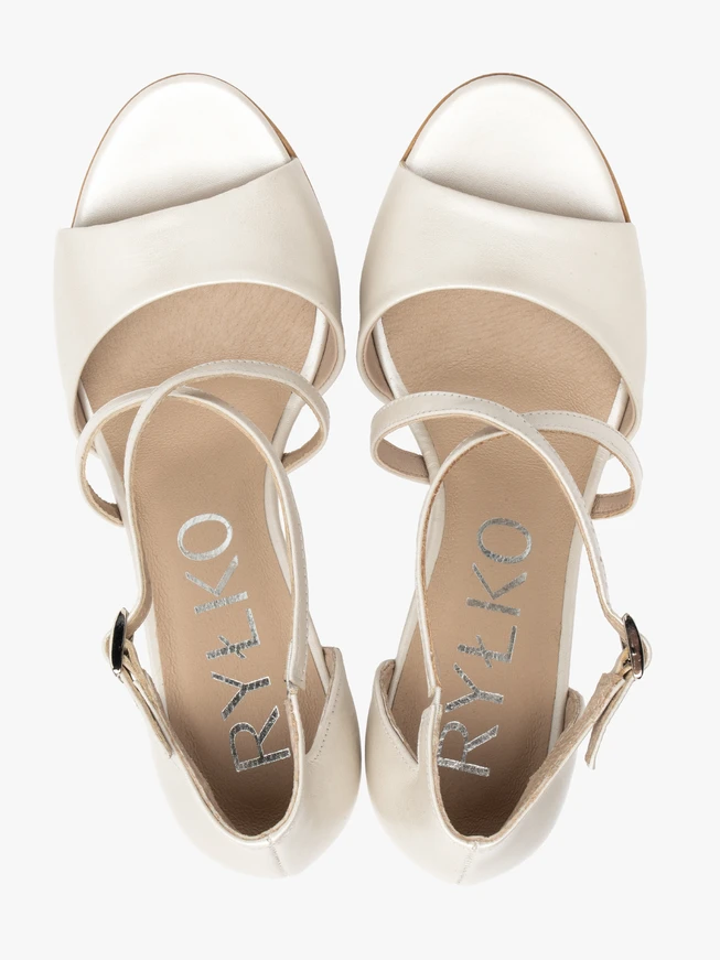 Perlen-Stiletto-Sandalen