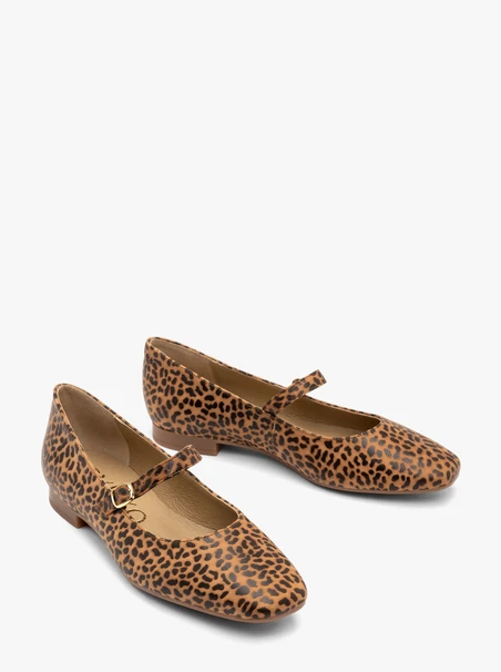Panther-Ballerinas mit einem Riemen im Mary-Jane-Stil