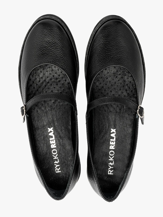 Black ballerinas with strap
