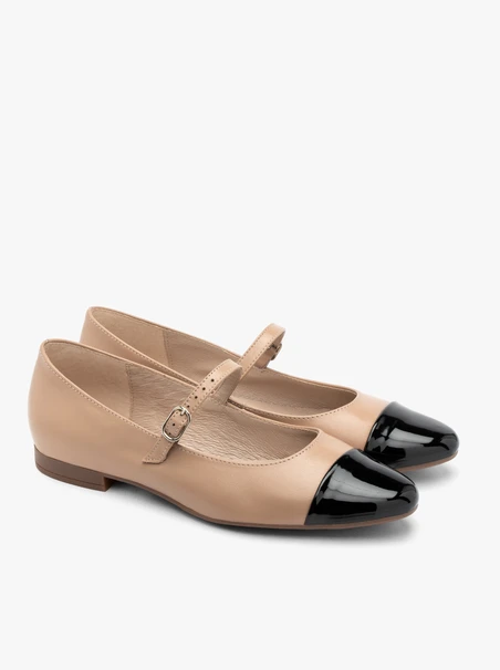 Beige ballerinas with contrasting black toe