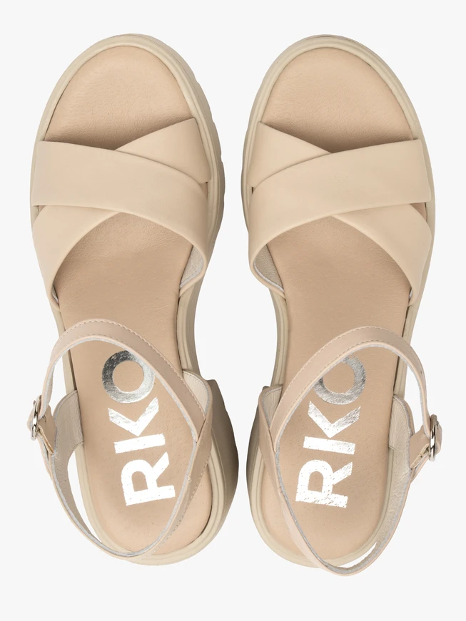 Cremefarbene Sandalen mit festem Boden