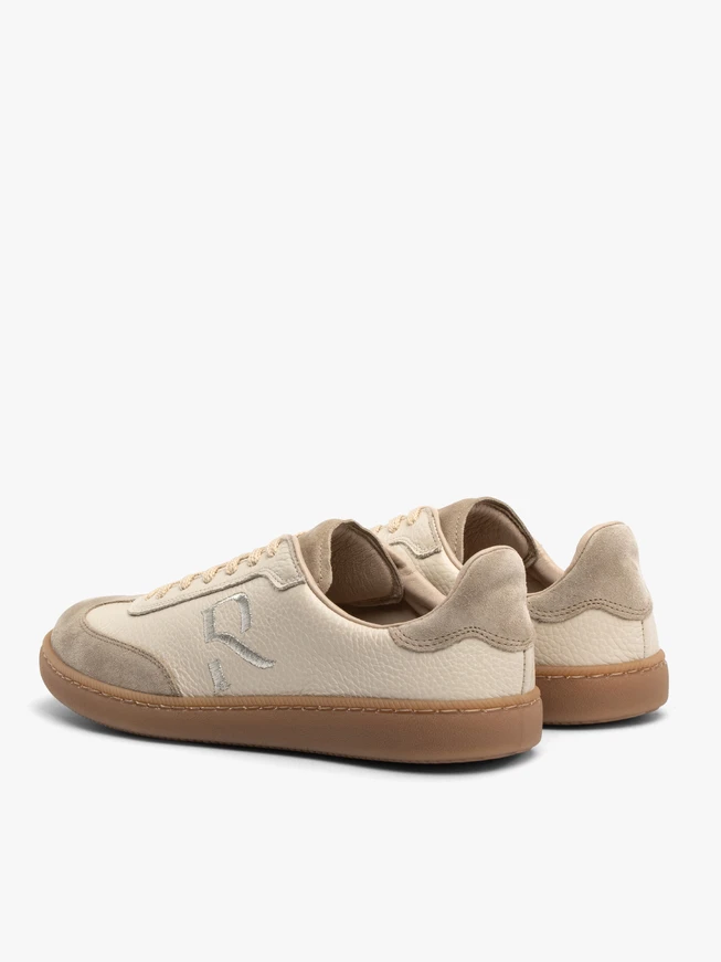 Beige Sporthalbschuhe mit dekorativer Stickerei