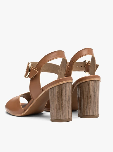 Hellbraune Damen-Sandalen mit dekorativem Absatz