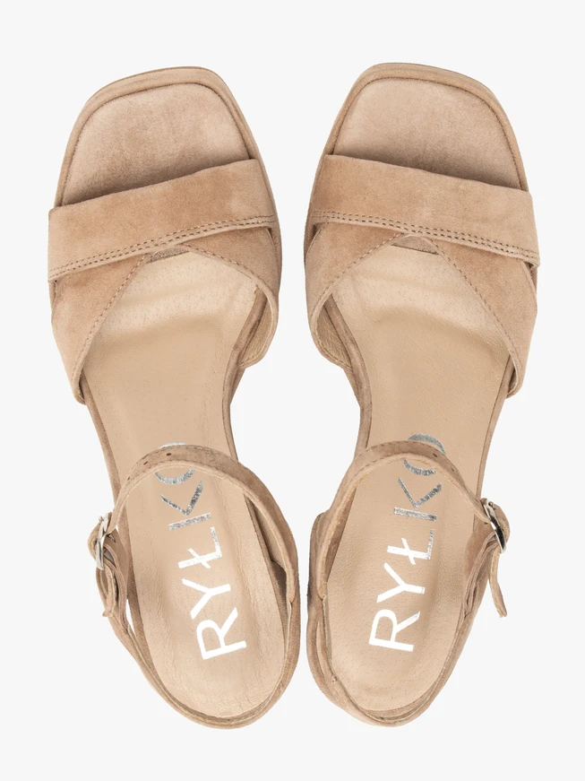 Beige Block- und Ballsandalen