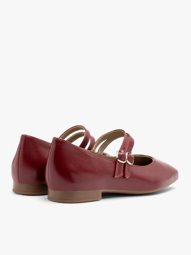 Kastanienbraune Ballerinas mit zwei Riemen