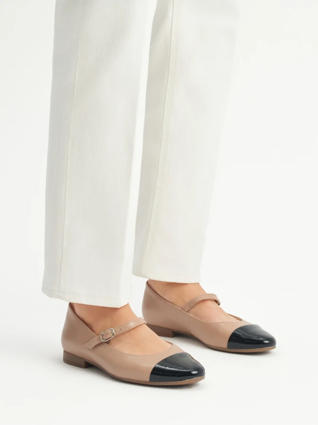 Beige ballerinas with contrasting black toe
