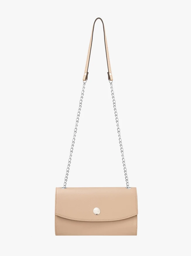 Kleine beige Handtasche mit Kettenriemen