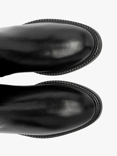 Klassische schwarze Damenstiefel