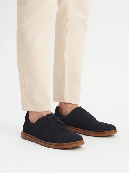 Herrenschnürschuhe mit Perforation