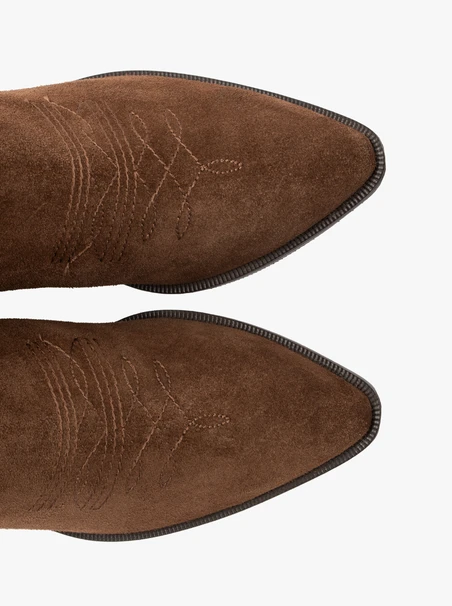Braune Cowboystiefel mit halbhohem Schaft