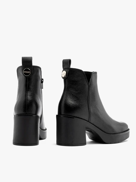 Black women’s ankle boots with chunky sole