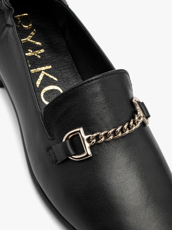 Black women’s flat loafers