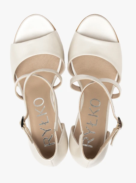 Perlen-Stiletto-Sandalen