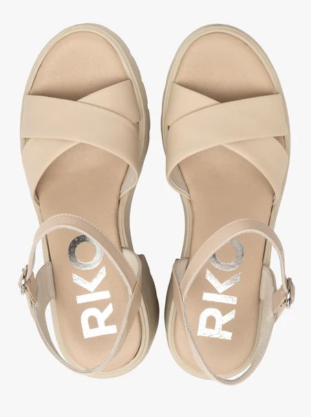 Cremefarbene Sandalen mit festem Boden
