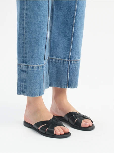 Schwarze flache Damen-Flip-Flops