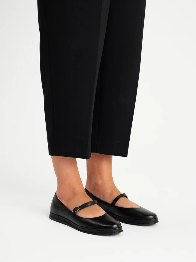 Black ballerinas with strap