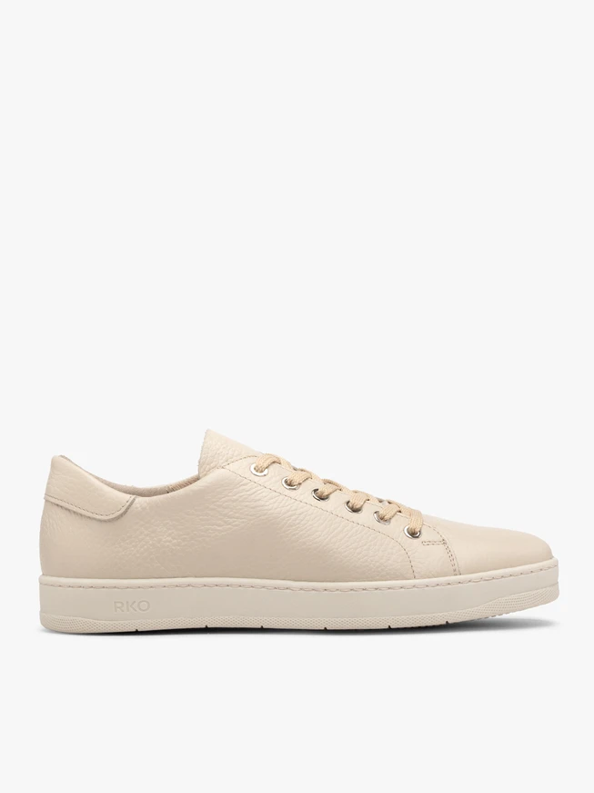 Cremefarbene Sporthalbschuhe mit flachem Schaft