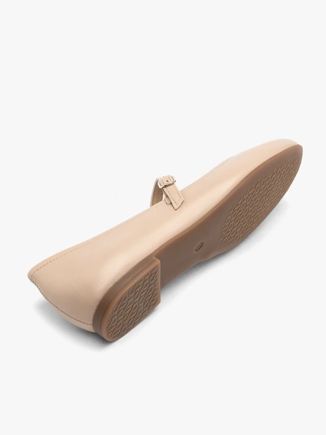 Beige women’s ballerinas with strap