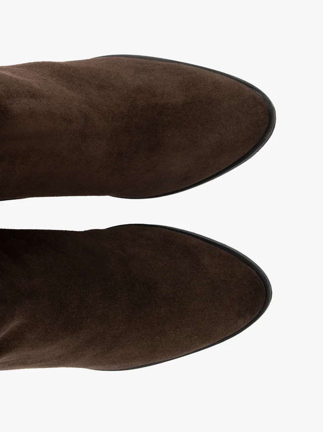 Braune Velourslederstiefel mit festem Absatz