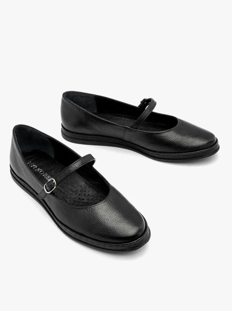 Black ballerinas with strap