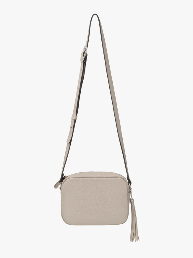 Kleine beige Handtasche mit Quaste