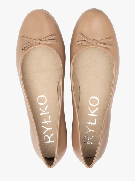 Beige ballerinas with bow