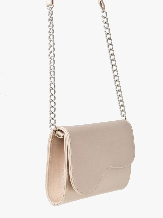 Platinhandtasche mit dekorativer Klappe
