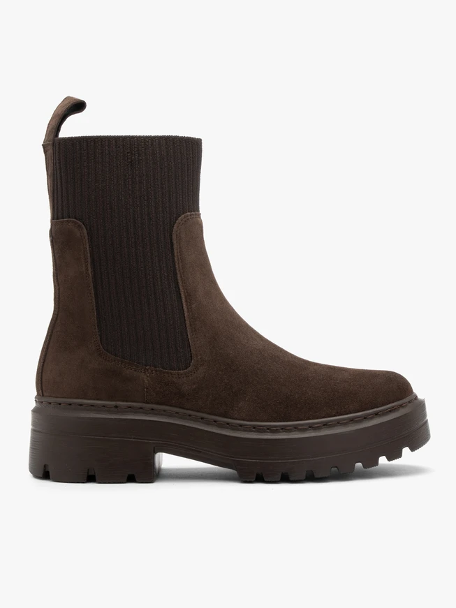 Brown women’s Chelsea boots with stretch fabric