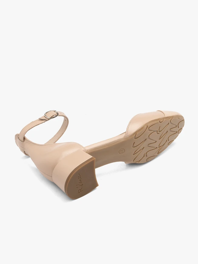 Two-piece women’s pumps with patent toe