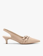 Beigefarbene Slingback-Pumps mit dekorativen Riemchen