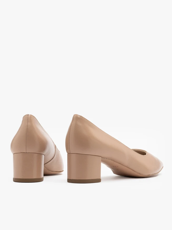 Beigefarbene Pumps mit Stilettoabsatz