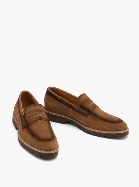 Veloursmokassins im lässigen Stil