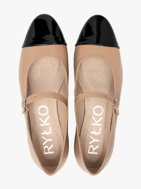 Beige ballerinas with contrasting black toe