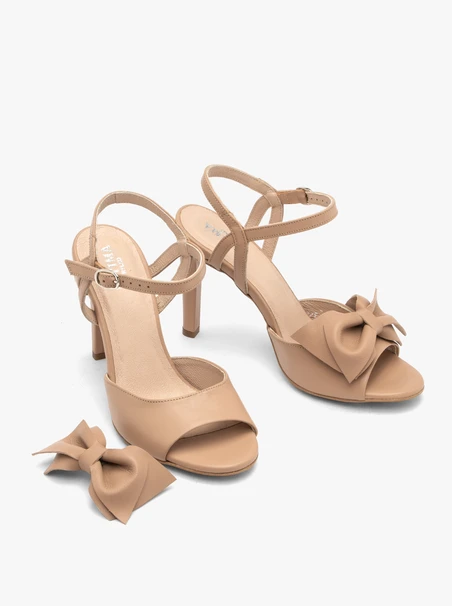 Beigefarbene Sandalen mit abnehmbarer Schleife