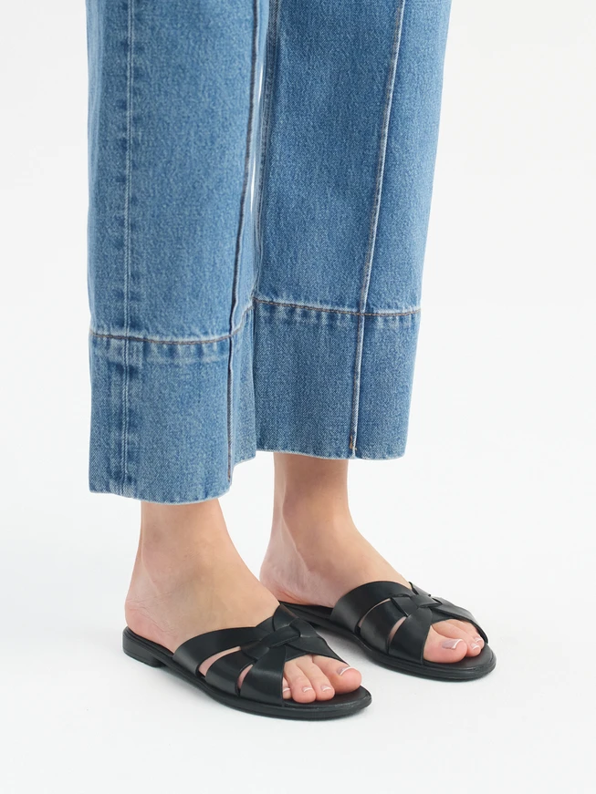 Schwarze flache Damen-Flip-Flops