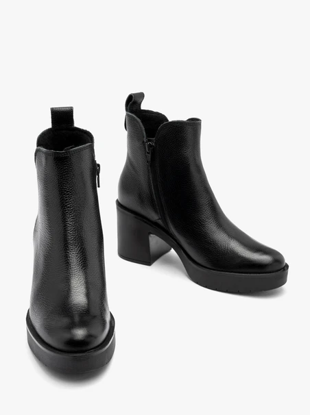 Black women’s ankle boots with chunky sole