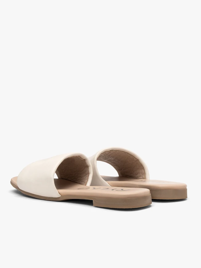 Flache Flip-Flops in Creme