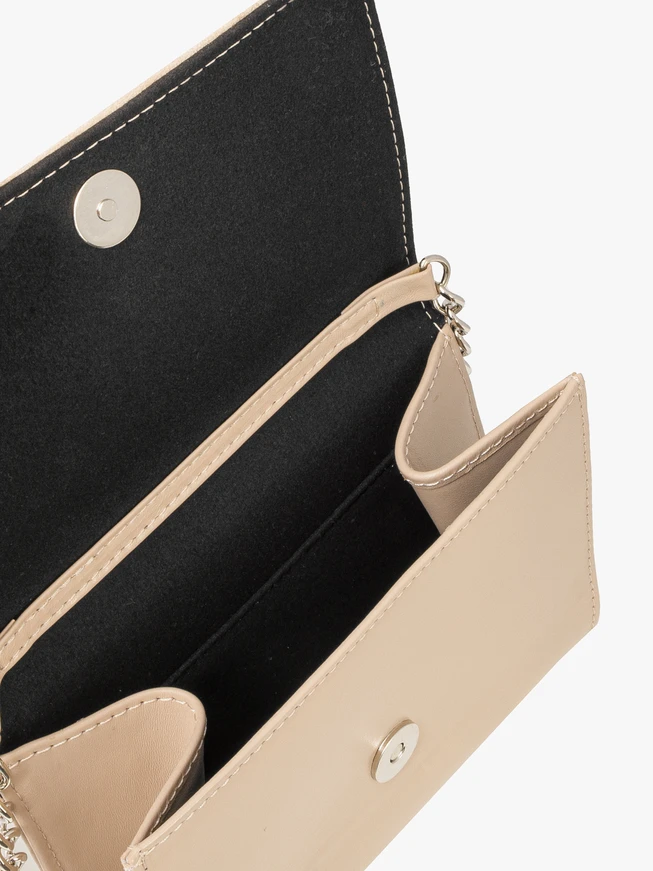 Kleine beigefarbene Clutch-Tasche