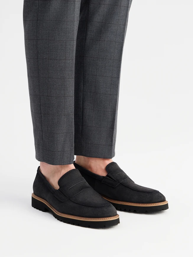 Veloursmokassins im lässigen Stil
