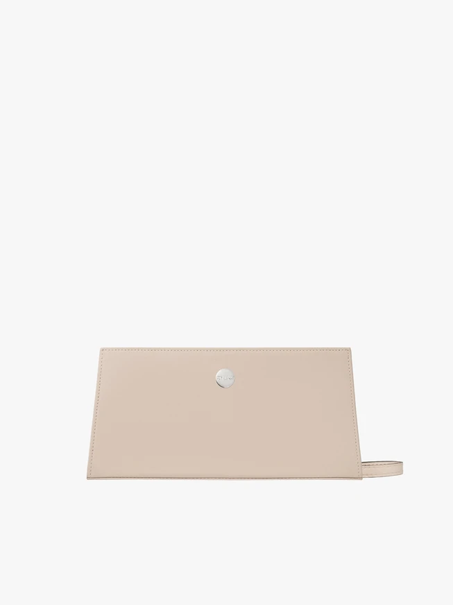 Elegant handbag with chain strap