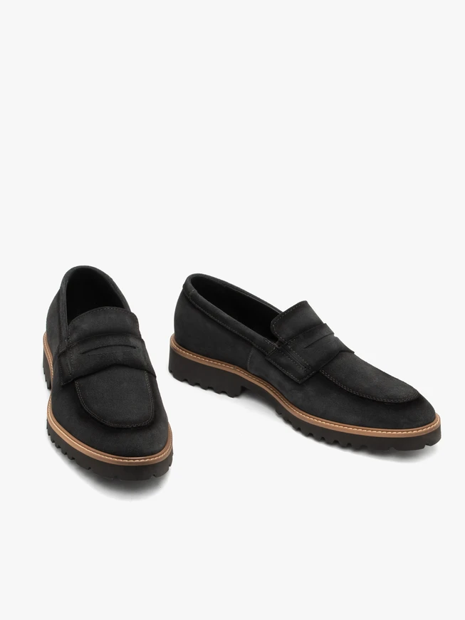 Veloursmokassins im lässigen Stil